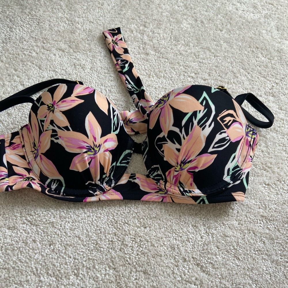 Floral padded swim top